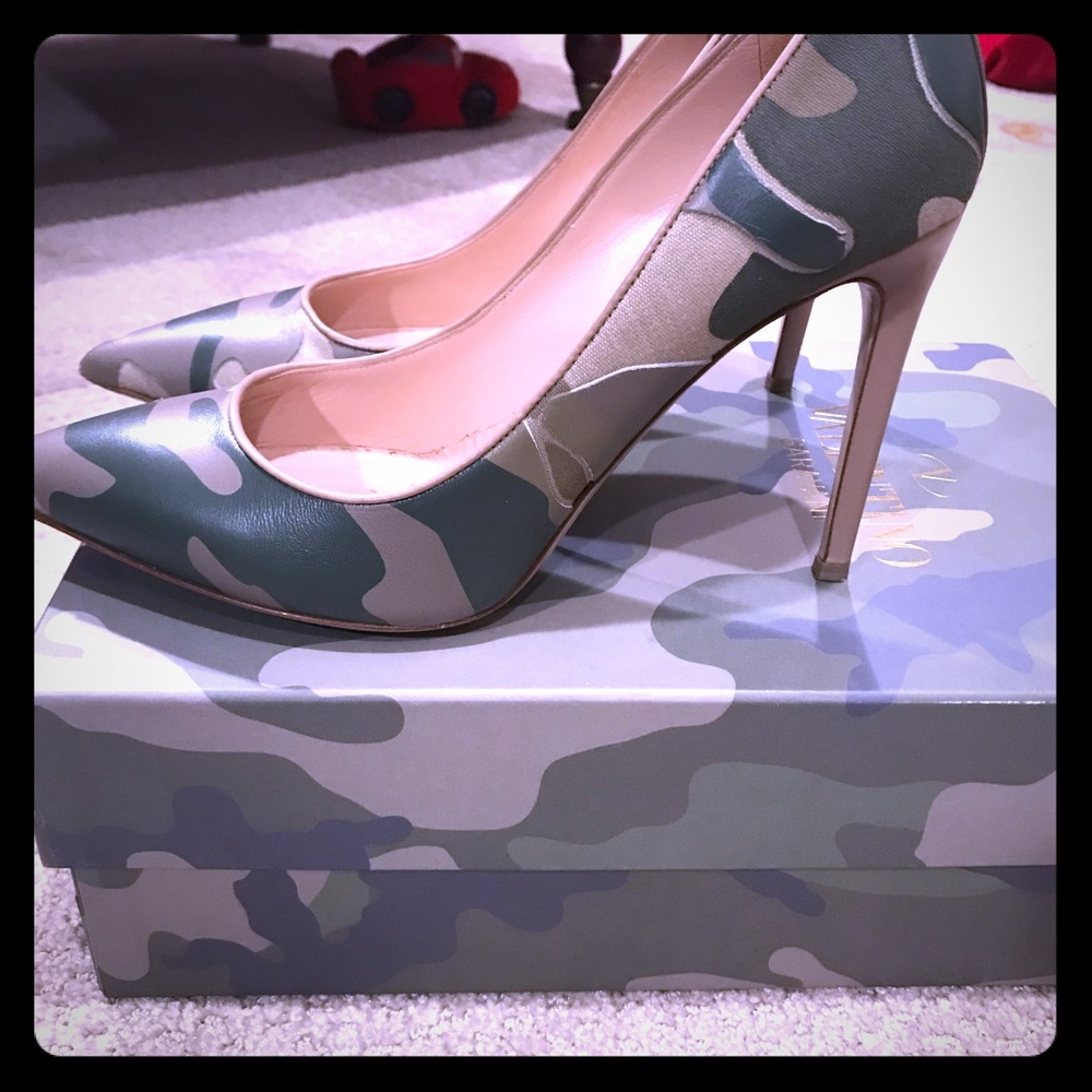 Valentino camo rockstud pumps